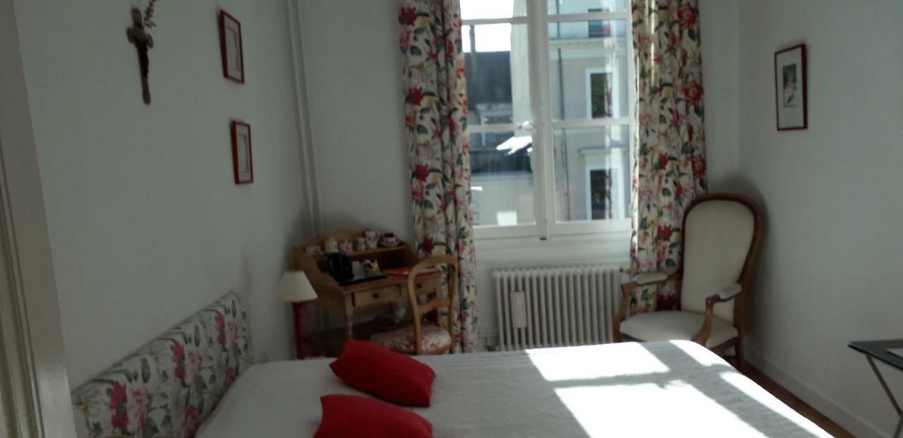 Chambre D'Hotes Marchand อองเชร์ ภายนอก รูปภาพ
